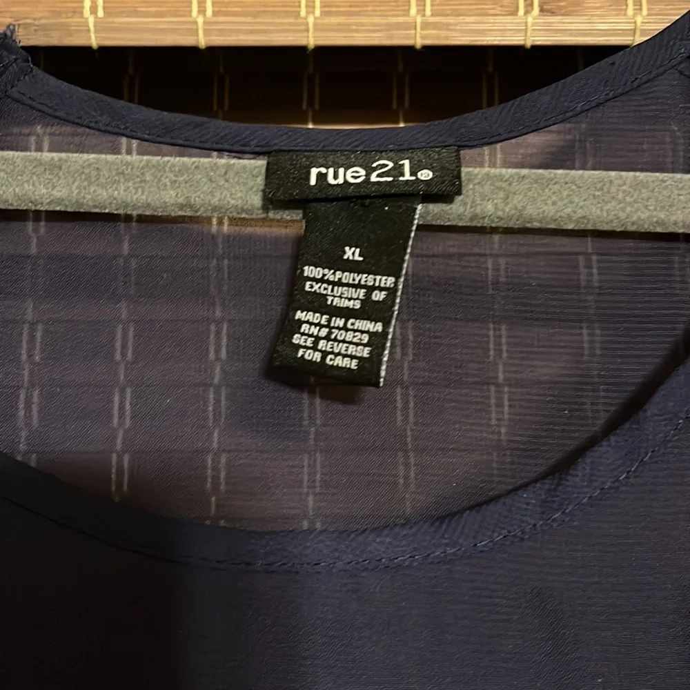 Ladies Tunic - Picture 3 of 3